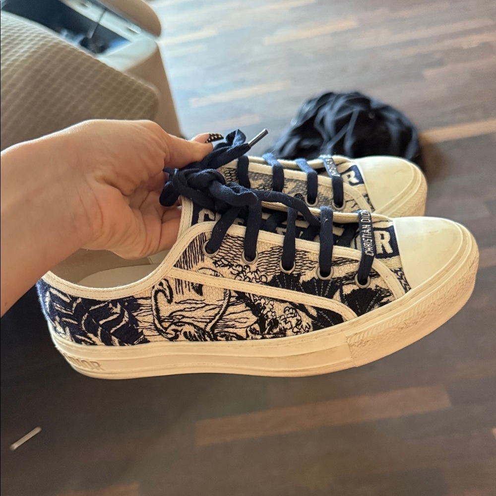 Dior Women's Navy and Cream Sneakers